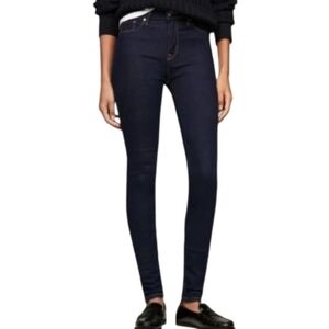 Tommy Hilfiger‎ Dark Rinse Mid-Rise Skinny Fit Jean size 6
